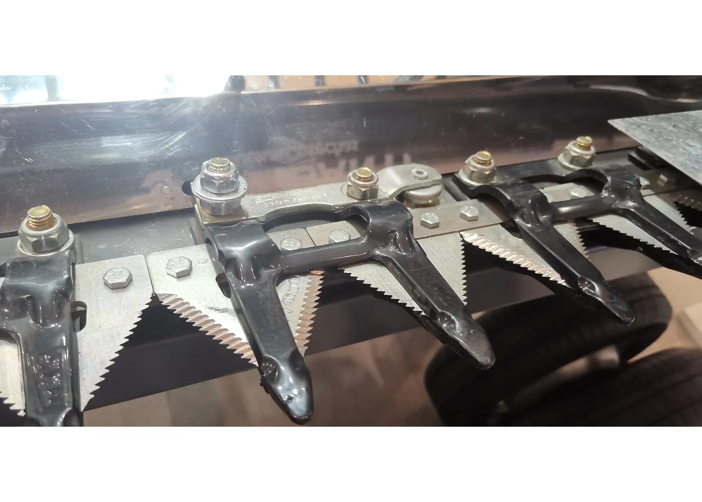 Cutterbar Guard Finger Assembly
